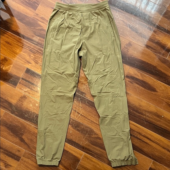 lululemon athletica Men's Khaki Surge Joggers - Picture 1 of 4